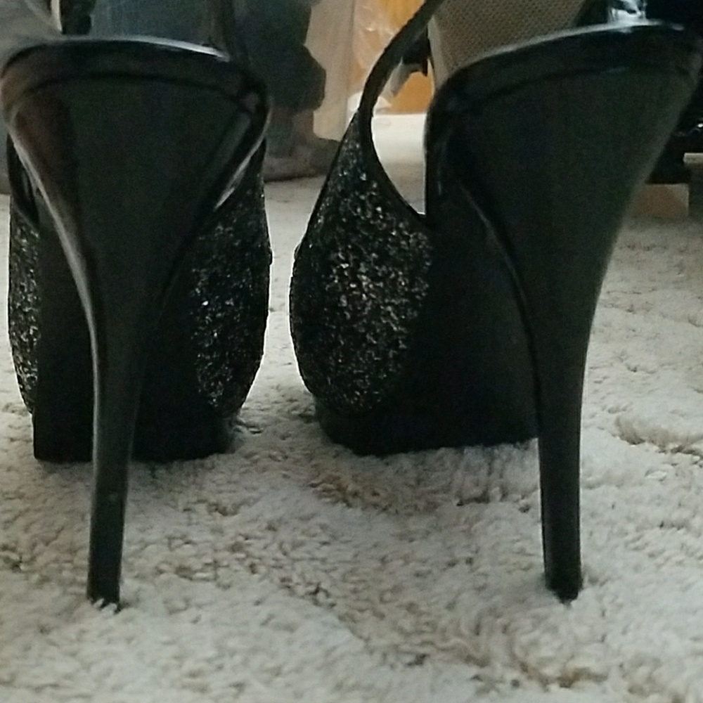 GUESS Heels - Picture 4 of 4